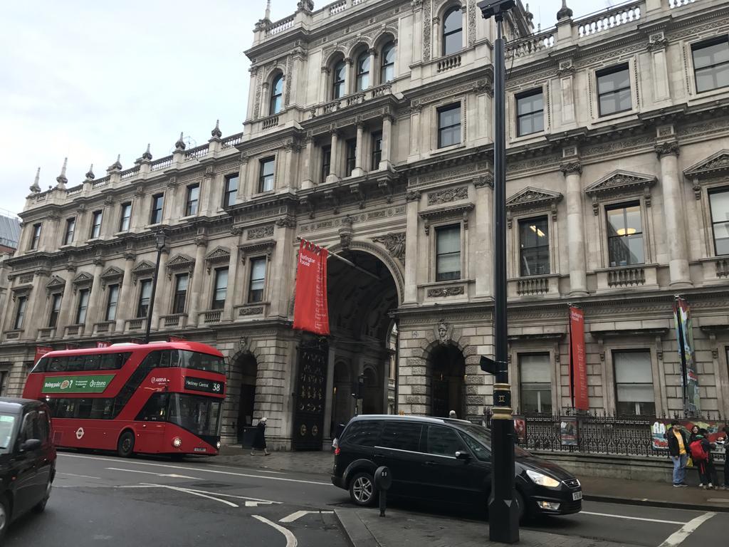 West End Apartment London Bagian luar foto